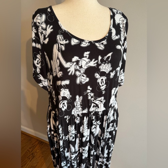 NWT Disney by Torrid Mickey and Friends Midi Dress - Torrid Size 4 (26, 4X) - Picture 5 of 15